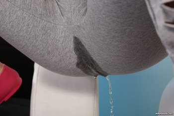 Pussy insertion pissing