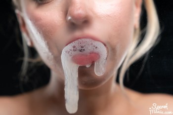 Japanese girl receive massive cumshot