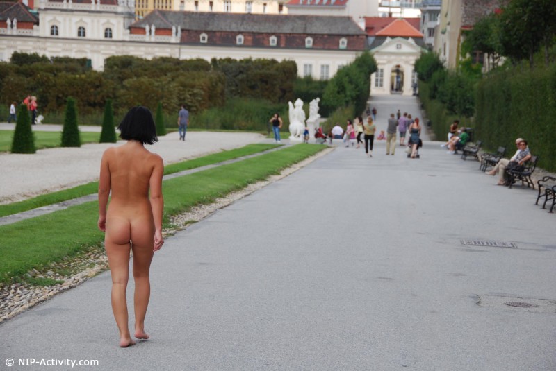 Pleasant public nudity in European cities