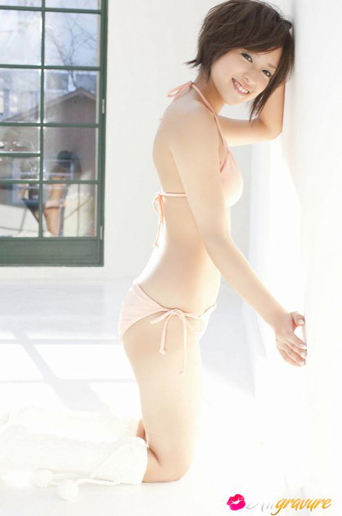Japanese semi nude gravure photo