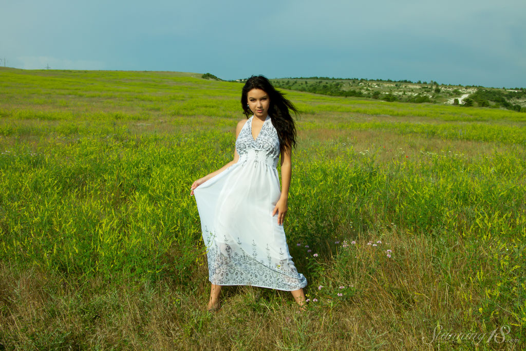 Stunning young model nude photo